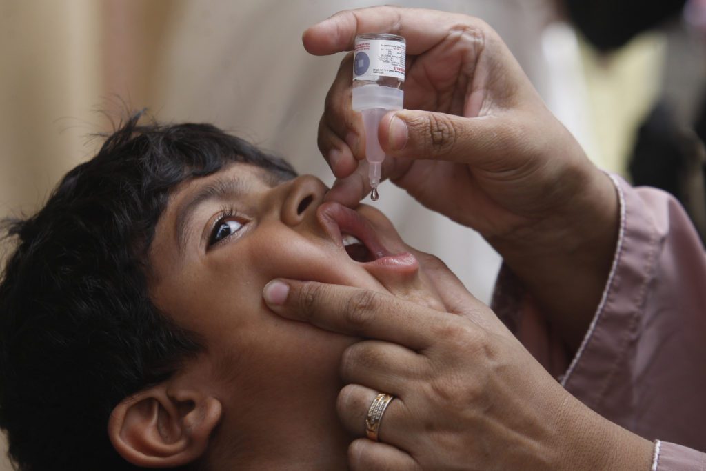 Έκρηξη της πολυομυελίτιδας στο Λονδίνο – Ξεκινά έκτακτος εμβολιασμός σε παιδιά