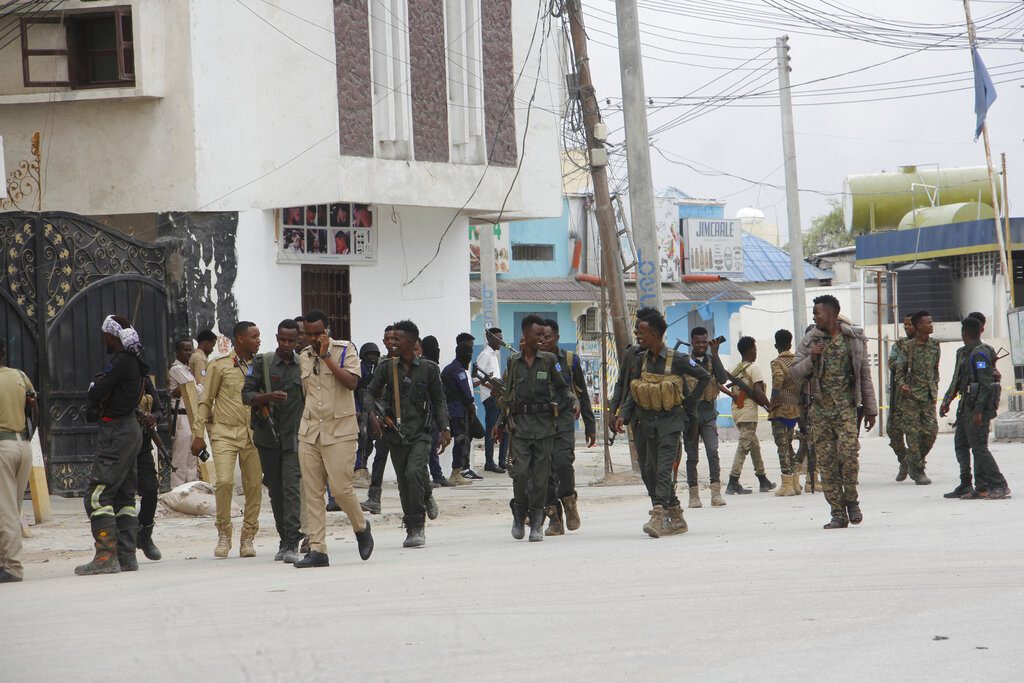 Αγωνία για τους αγνοούμενους της επίθεσης σε ξενοδοχείο στη Σομαλία