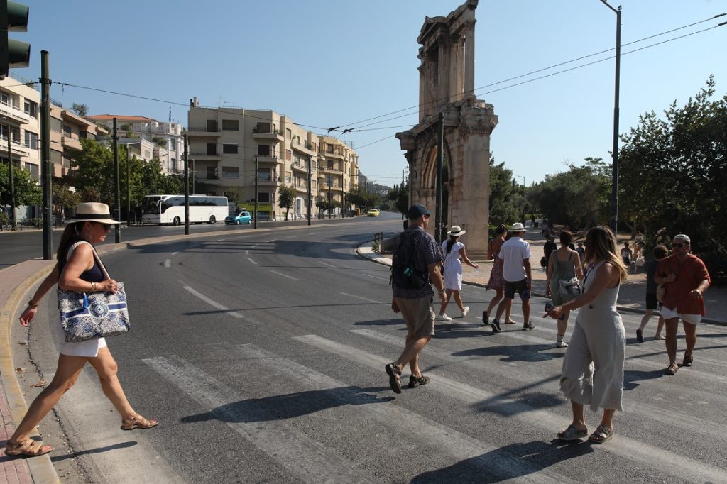 Τζανάκης: «Η παραλλαγή Κένταυρος δείχνει δυναμική, αλλά η Όμικρον είναι πιο μεταδοτική» (Video)