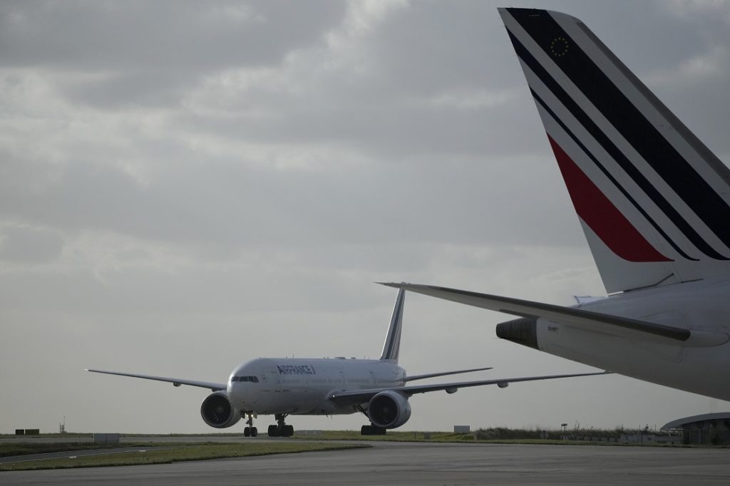 Πιλότοι της Air France τέθηκαν σε διαθεσιμότητα γιατί… αντάλλαξαν γροθιές εν πτήσει