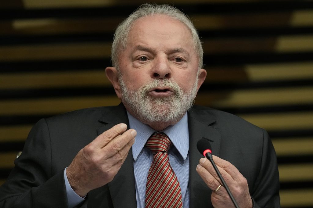 Βραζιλία: «Παγιώνει» το διψήφιο προβάδισμα στις δημοσκοπήσεις ο Λούλα Ντα Σίλβα