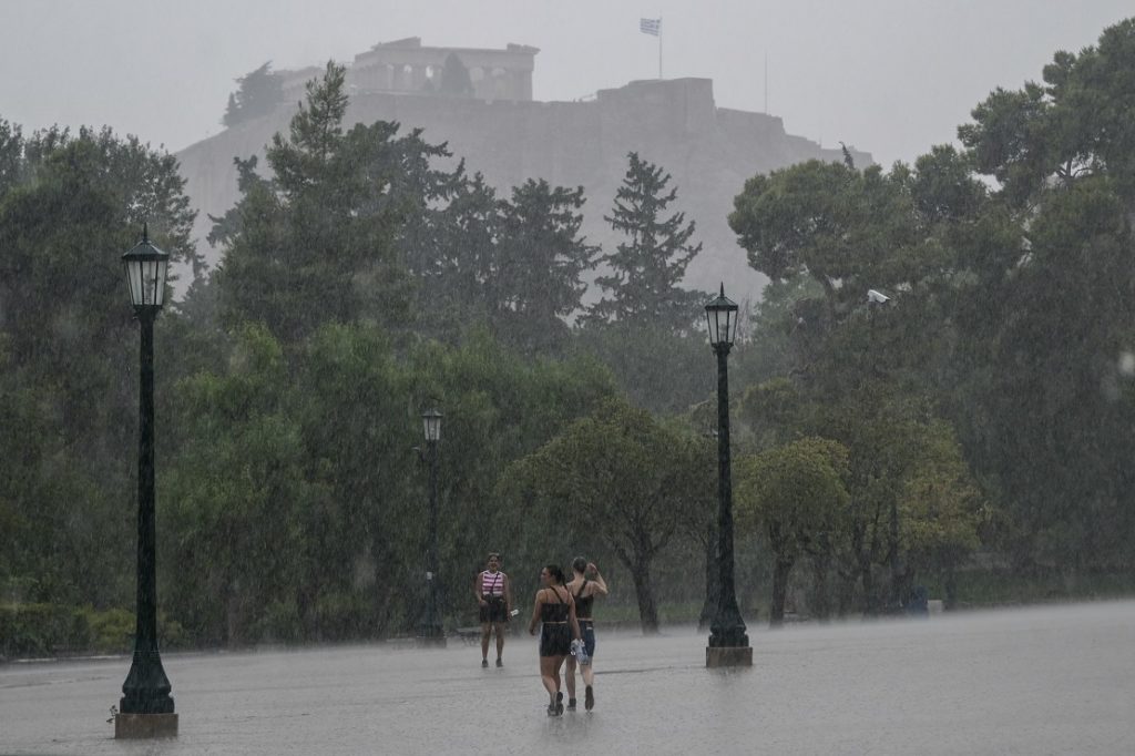 Νέο έκτακτο δελτίο της ΕΜΥ για επικίνδυνα καιρικά φαινόμενα – LIVE η εξέλιξη της κακοκαιρίας