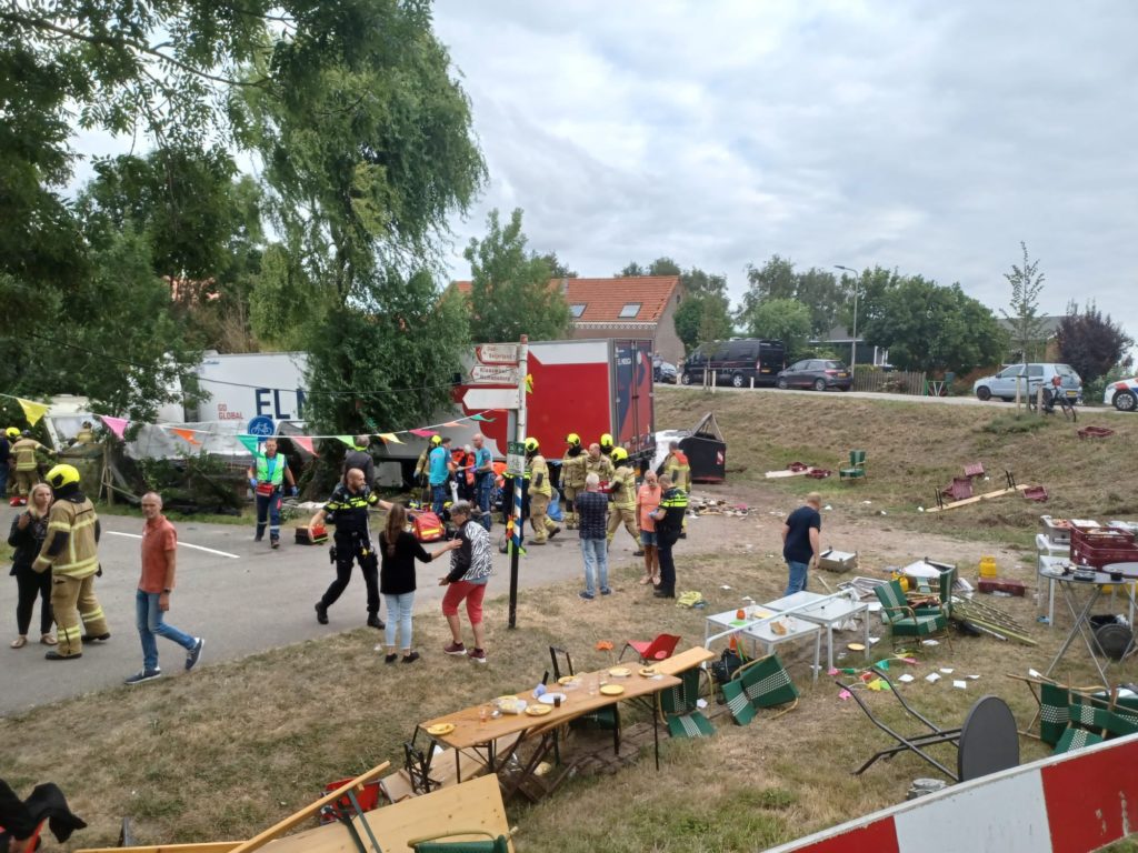 Ολλανδία: Φορτηγό έπεσε σε πλήθος που έκανε υπαίθριο πάρτι – Τουλάχιστον δύο νεκροί