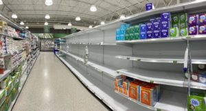 Βρετανία: Η ξηρασία&#8230; αδειάζει τα ράφια των σούπερ μάρκετ από εμφιαλωμένο νερό