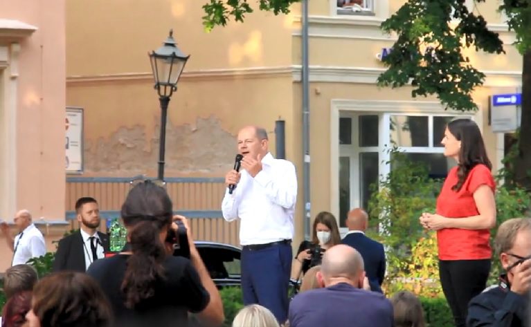 Γερμανία: «Γιούχαραν» τον Σολτς σε εκδήλωση – «Ψεύτη, προδότη του λαού» (Videos)
