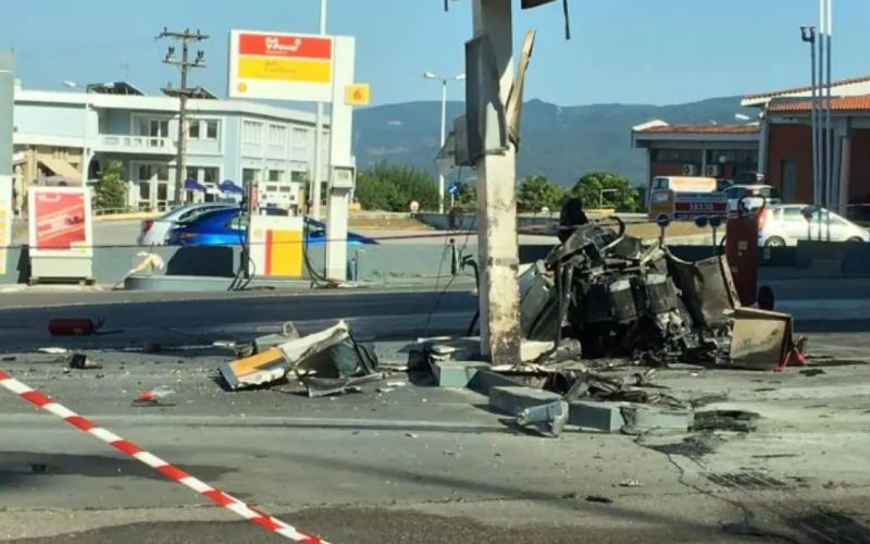 Βέροια: Φωτιά σε βενζινάδικο λόγω πρόσκρουσης «ακυβέρνητης» νταλίκας – Συνελήφθη ο 70χρονος οδηγός