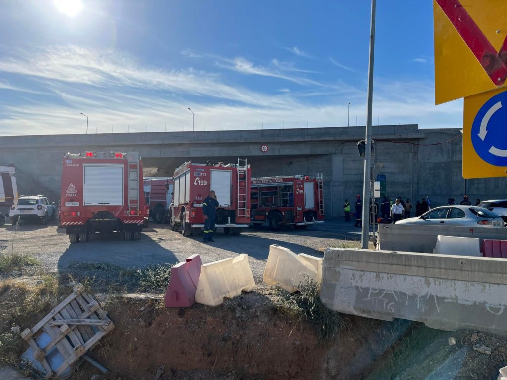 Μέγαρα: Κατέρρευσε η γέφυρα Καρδατά – Δύο τραυματίες (Photos)