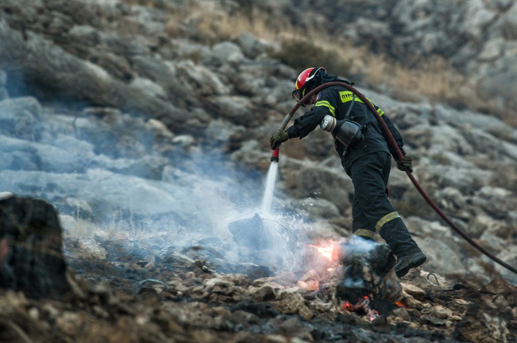 Συναγερμός στην πυροσβεστική: Φωτιά στην Φυλή κοντά στο γήπεδο του Θρασύβουλου