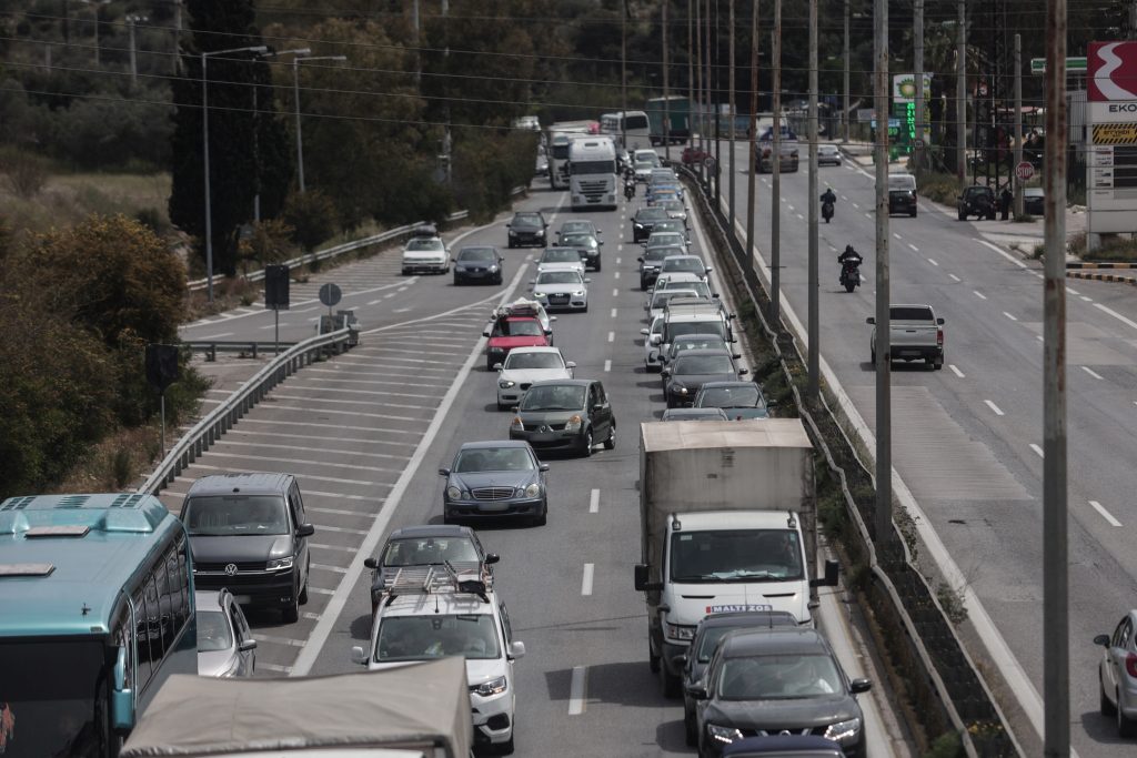 Μποτιλιάρισμα στην Αθηνών – Κορίνθου στο ρεύμα ανόδου – Κλειστή η δεξιά λωρίδα κυκλοφορίας