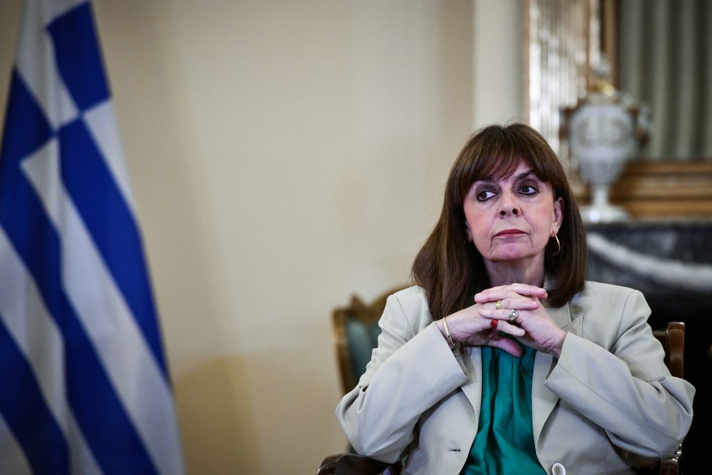 Σακελλαροπούλου: Με μία ανακοίνωση… ξεμπέρδεψε με τους θανάτους Καζάκου, Παππά, Παντερμαλή και Γκοντάρ