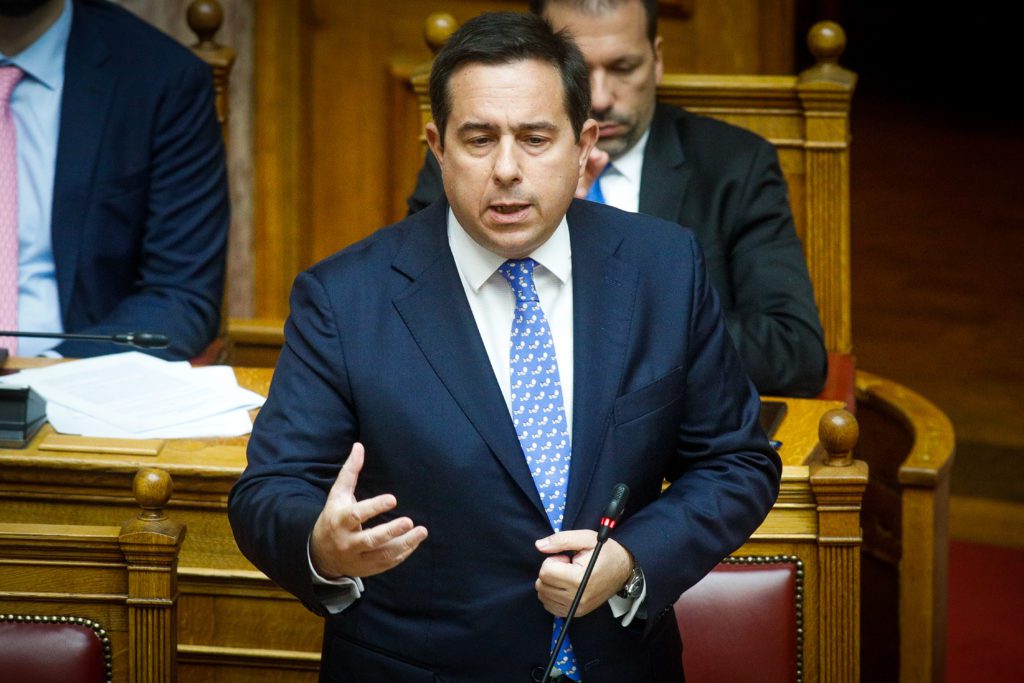 Παραιτήθηκε από υπουργός Προστασίας του Πολίτη ο Νότης Μηταράκης μετά την κατακραυγή για τις διακοπές του