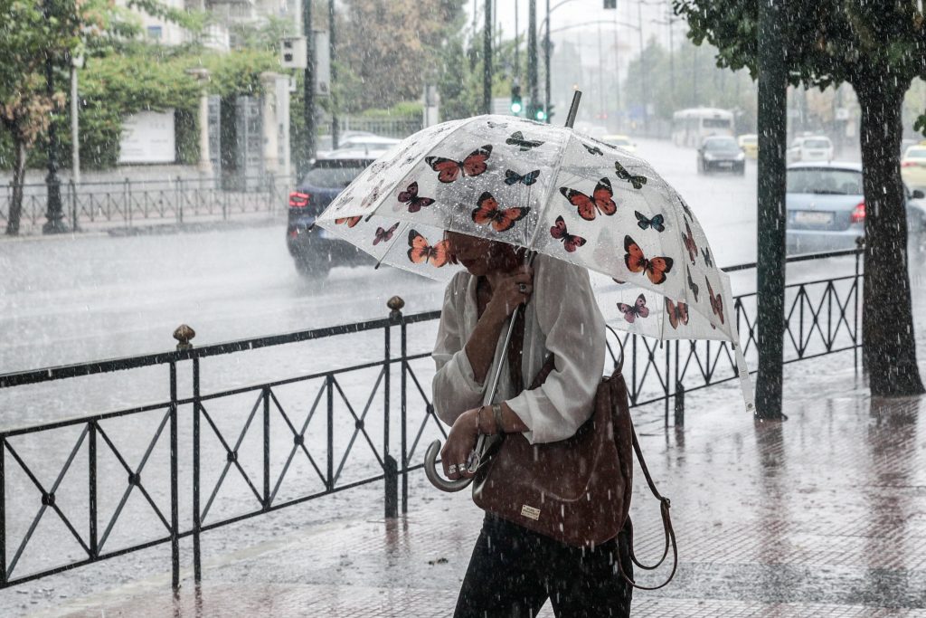 Καιρός: Πτώση της θερμοκρασίας – Βροχές και στην Αττική