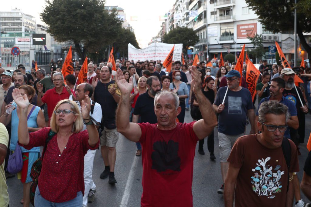ΔΕΘ: Χιλιάδες διαδηλωτές πορεύτηκαν κατά της πολιτικής της κυβέρνησης