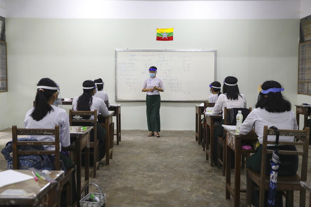 Μιανμάρ: Στρατιωτικά ελικόπτερα άνοιξαν πυρ σε σχολείο