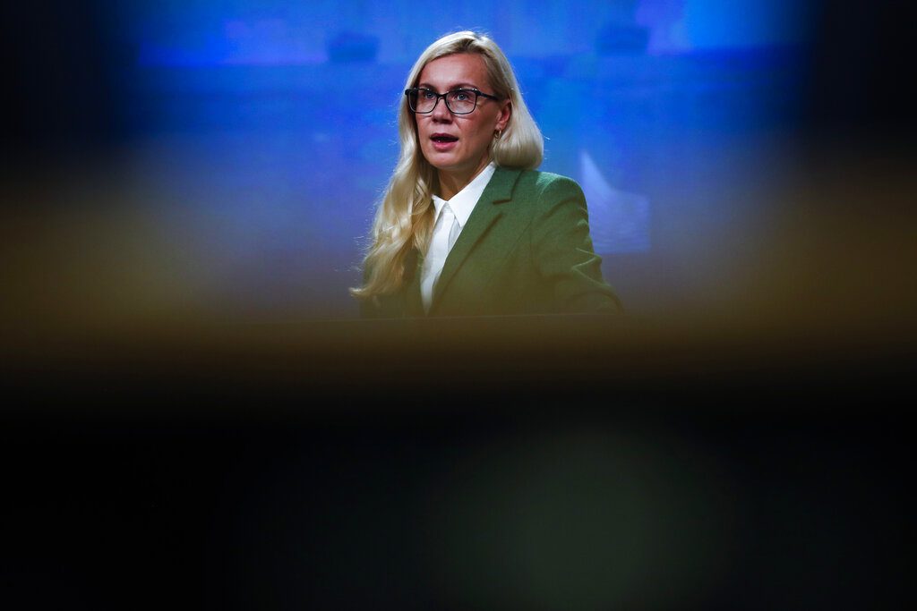 «Καμπανάκι» από την Επίτροπο Ενέργειας: «Να μετριάσουμε τις αυξήσεις στις τιμές»