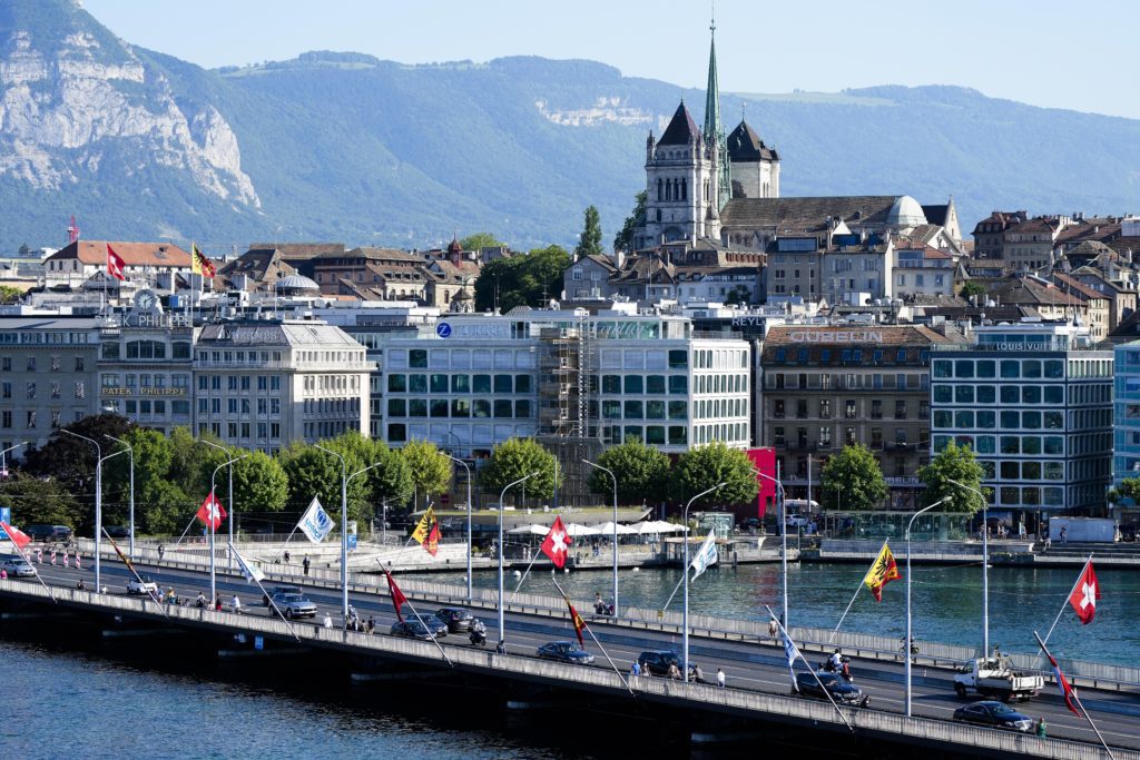 Ελβετία: Ψεύτικες αφίσες καλούν τους πολίτες να «καρφώσουν» γείτονες που σπαταλούν ενέργεια