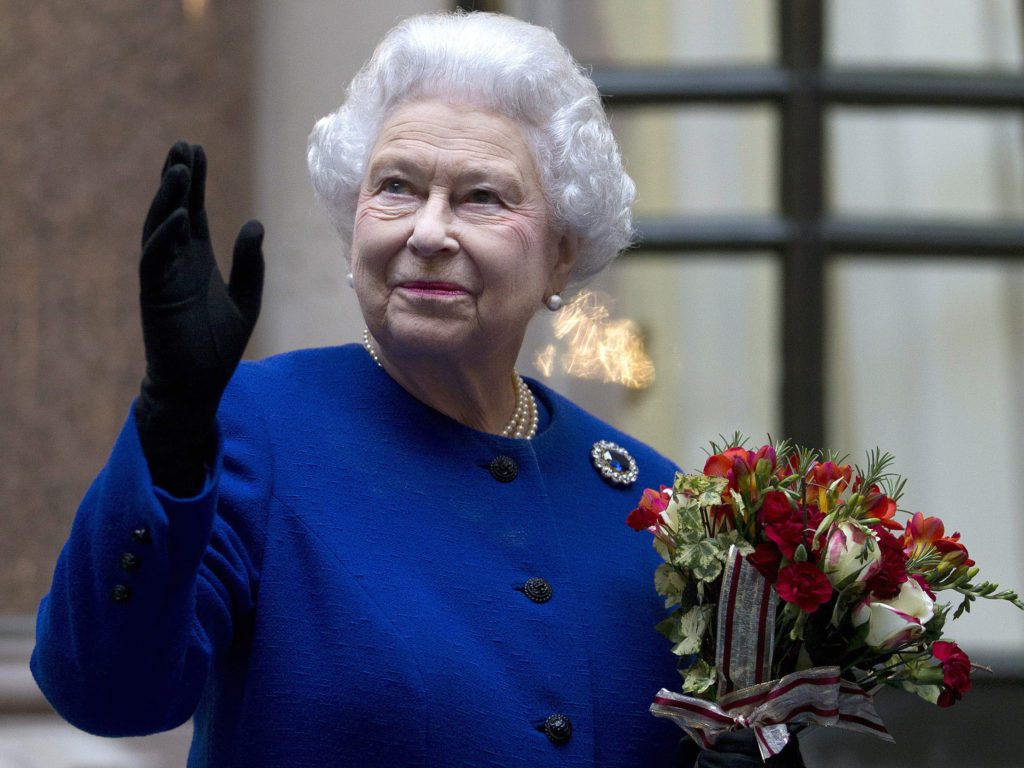 Στο πένθος η Βρετανία από το θάνατο της βασίλισσας Ελισάβετ – Από σήμερα ο Κάρολος νέος βασιλιάς της χώρας