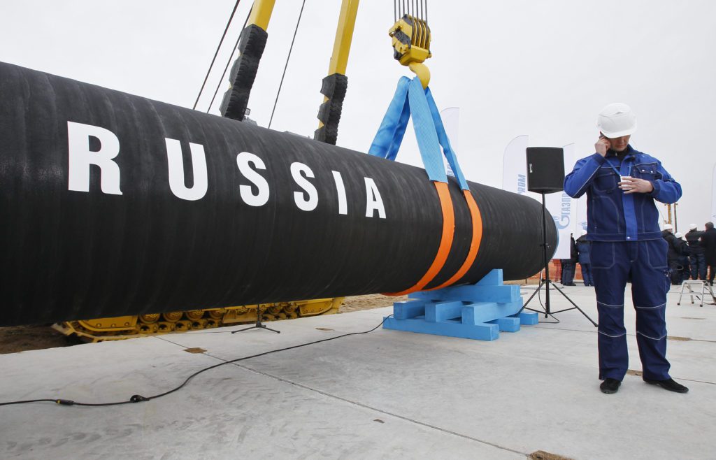 Guardian: Κάνει πίσω η Κομισιόν για το πλαφόν στο ρωσικό φυσικό αέριο