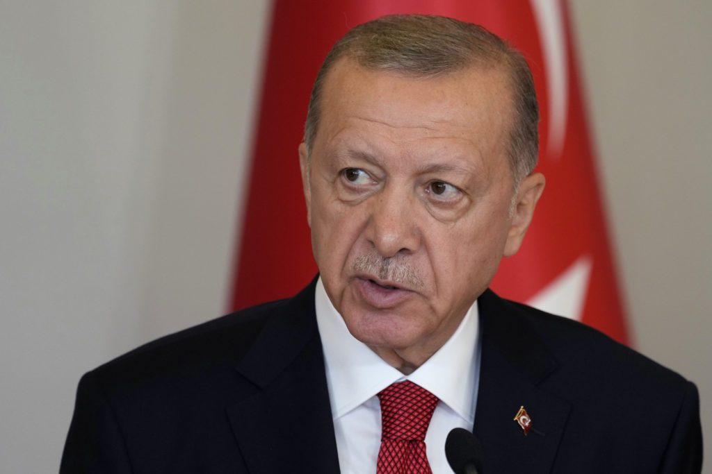 Προκαλεί και πάλι ο Ερντογάν: «Δεν είναι ισότιμη μας η Ελλάδα» – «Θα λογοδοτήσουν για Αιγαίο και Μεσόγειο»