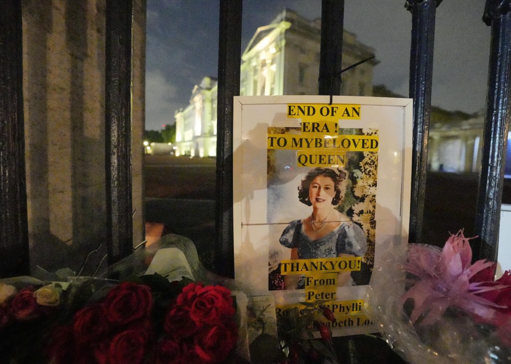 Σε τριήμερο εθνικό πένθος για τον θάνατο της Ελισάβετ η Πορτογαλία