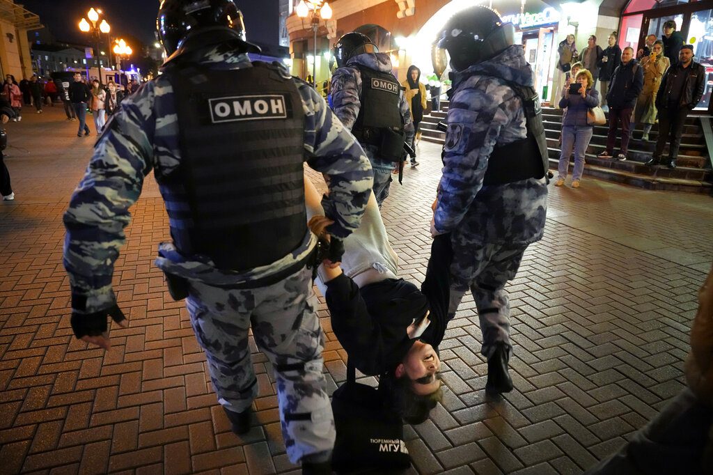 Ρωσία – Διάγγελμα Πούτιν: Χιλιάδες συλλήψεις στις αντιπολεμικές διαδηλώσεις (Photos & Video)
