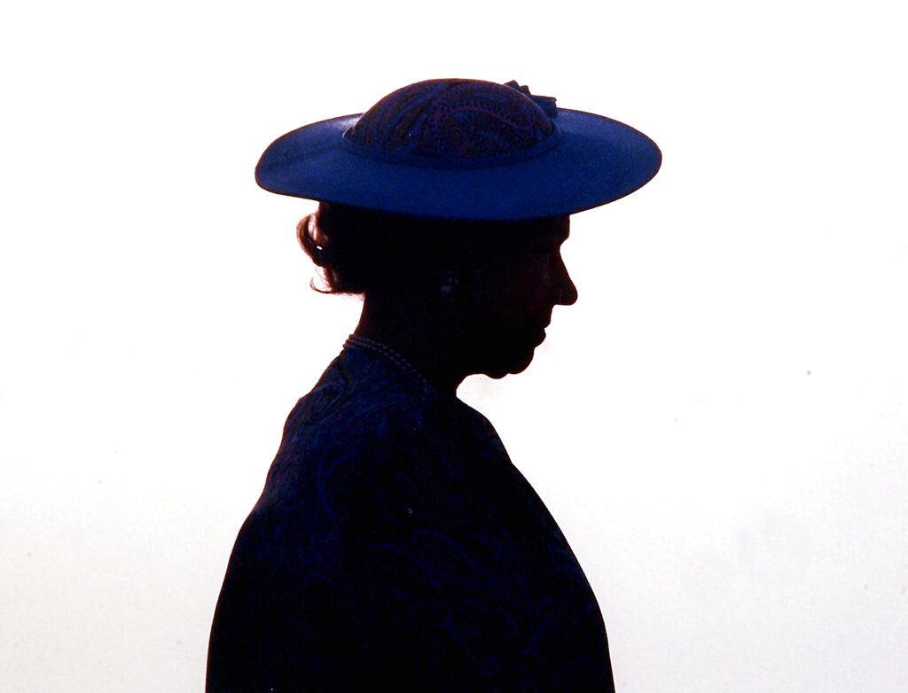 Ο βρετανικός Τύπος αποχαιρετά την βασίλισσα Ελισάβετ: «Καληνύχτα Μεγαλειοτάτη»