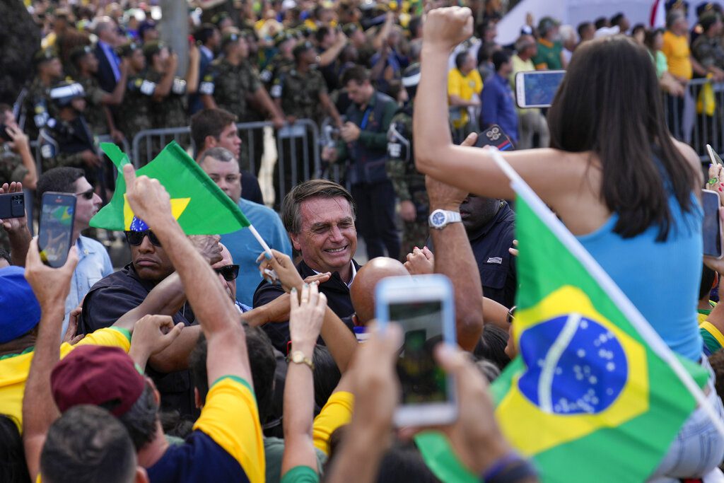 Βραζιλία – δημοσκόπηση: Ο Μπολσονάρου μειώνει κι άλλο το προβάδισμα του Λούλα