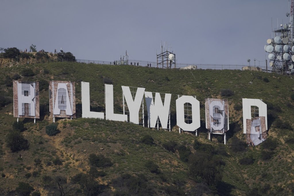Η πασίγνωστη πινακίδα του Χόλιγουντ «ανανεώνεται» για τα 100ά «γενέθλιά» της