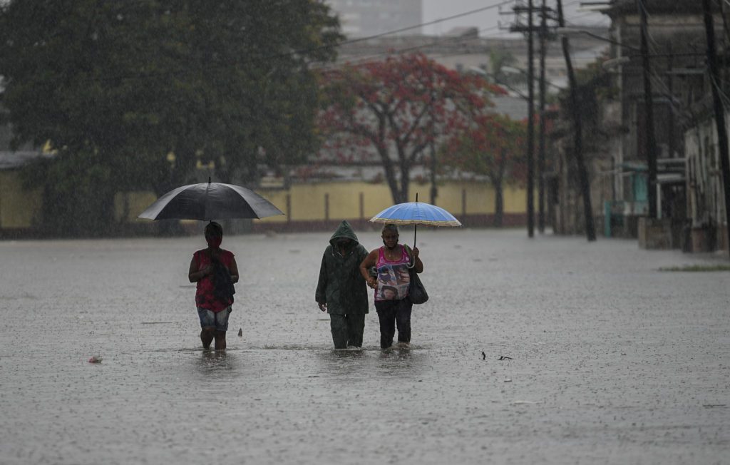 Η Κούβα και η Φλόριντα προετοιμάζονται για την τροπική καταιγίδα «Ίαν»