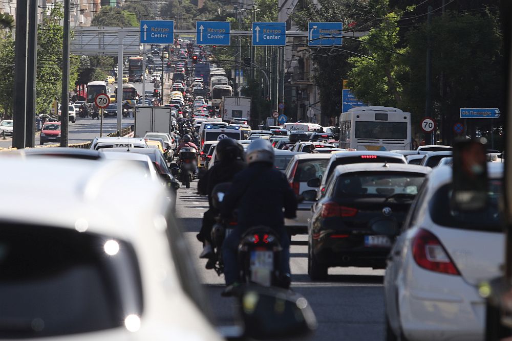 Κυκλοφοριακό χάος: Στο «κόκκινο» όλοι οι δρόμοι που οδηγούν στο κέντρο της Αθήνας