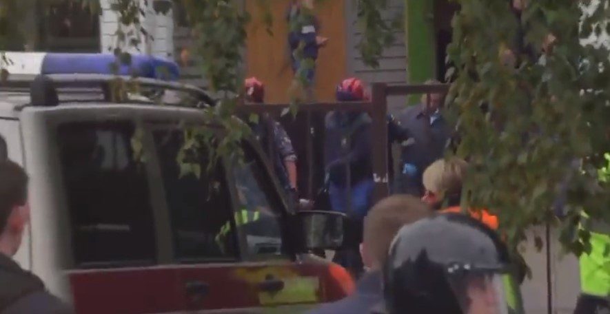 Ρωσία: Πυροβολισμοί σε σχολείο στην πόλη Ιζέβσκ με νεκρούς και τραυματίες – Αυτοκτόνησε ο δράστης (Videos)