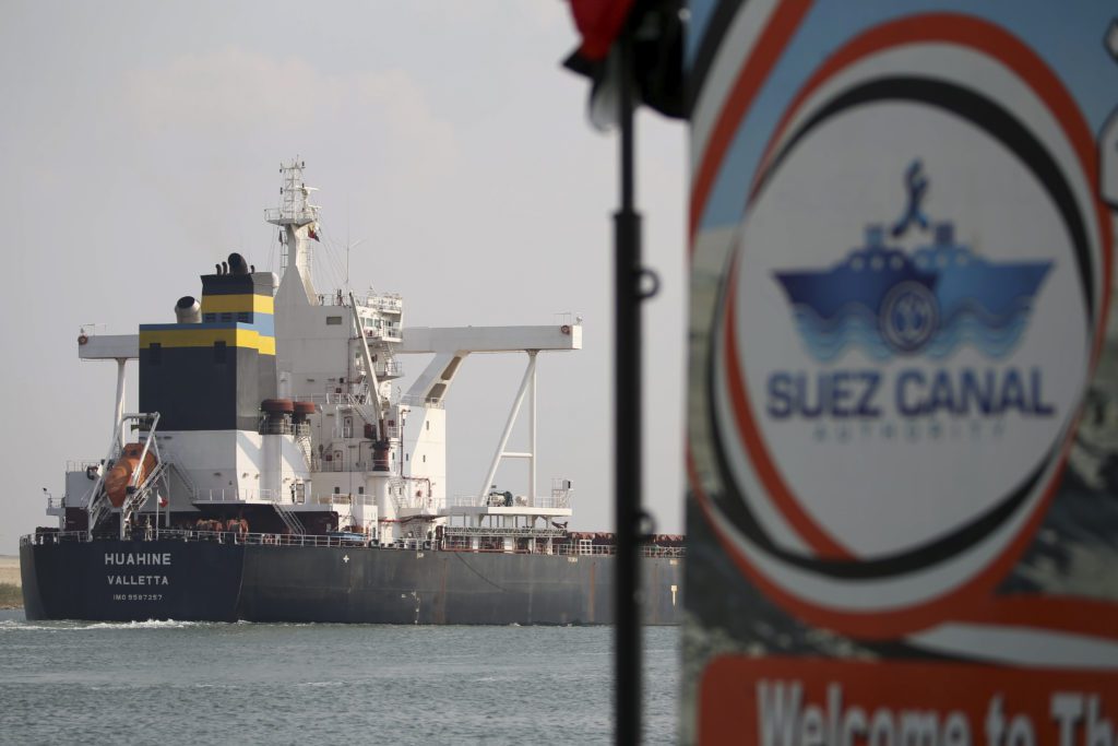 Φορτηγό πλοίο προσάραξε στο κανάλι του Σουέζ – Σταμάτησε για ώρες η κυκλοφορία