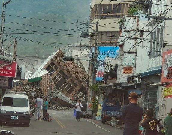 Ταϊβάν: Ισχυρός σεισμός 7,2 Ρίχτερ και προειδοποίηση για τσουνάμι – Mεγάλες καταστροφές (Video)