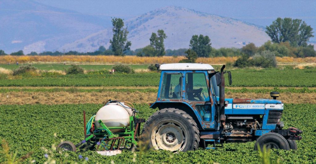Χωρίς νομοθετικό πλαίσιο: Σε ομηρία αγρότες και βιομηχανία λιπασμάτων