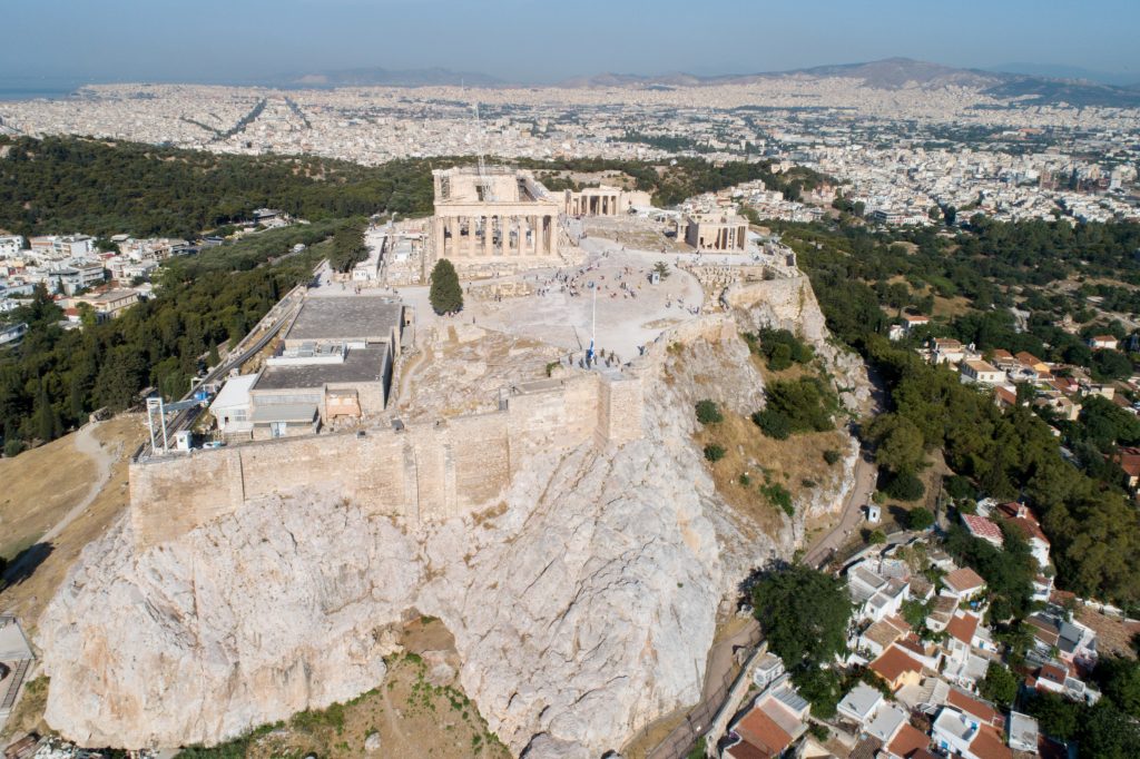 Νέα στοιχεία για την τραγωδία στην Ακρόπολη – Σε αυτοκτονία αποδίδεται ο θάνατος της γυναίκας