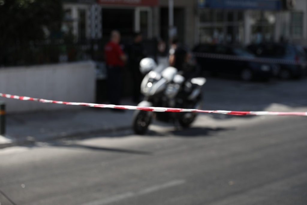 Απόπειρα γυναικοκτονίας στη Νίκαια: «Την μαχαίρωσα γιατί δεν ήταν καλή γυναίκα» – Συγκλονίζουν οι μαρτυρίες (Video)