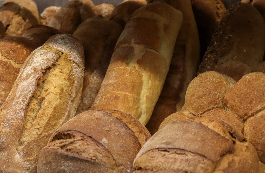 Το ψωμί… ψωμάκι λόγω ακρίβειας: «Καμπανάκι» από τους αρτοποιούς για τις τιμές στην ενέργεια