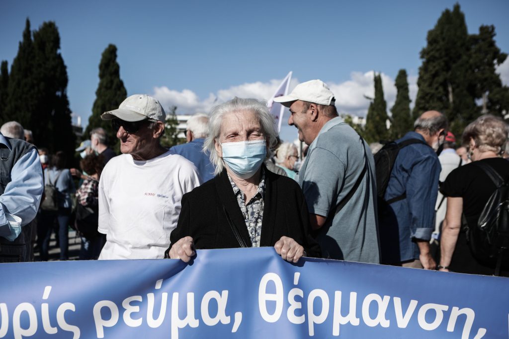 Στους δρόμους οι συνταξιούχοι: Διεκδικούν αυξήσεις στις συντάξεις – Καταγγέλλουν κυβερνητικό εμπαιγμό (Photos)