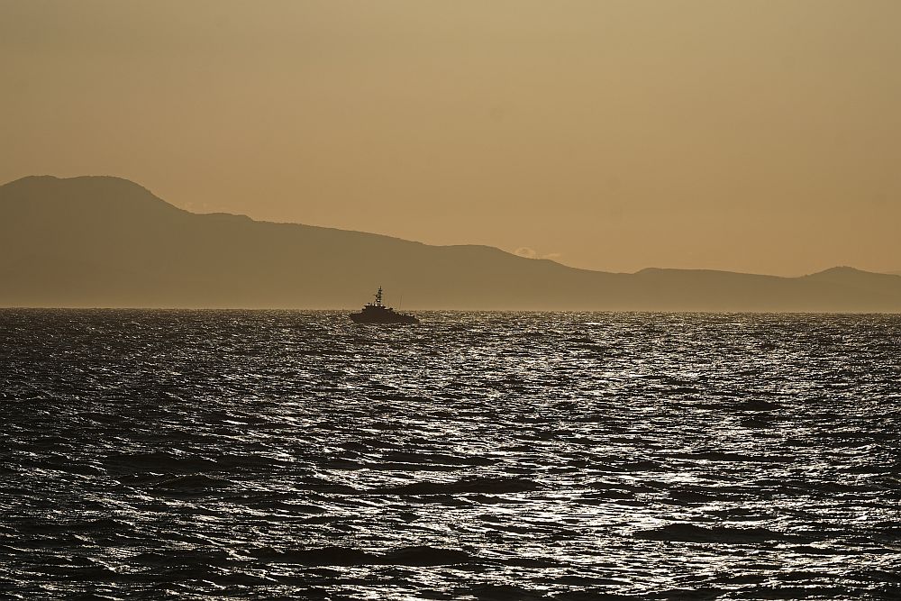 Άδεια ελλιμενισμού σε Ιταλία ή Μάλτα ζητά πλοίο με εκατοντάδες διασωθέντες πρόσφυγες