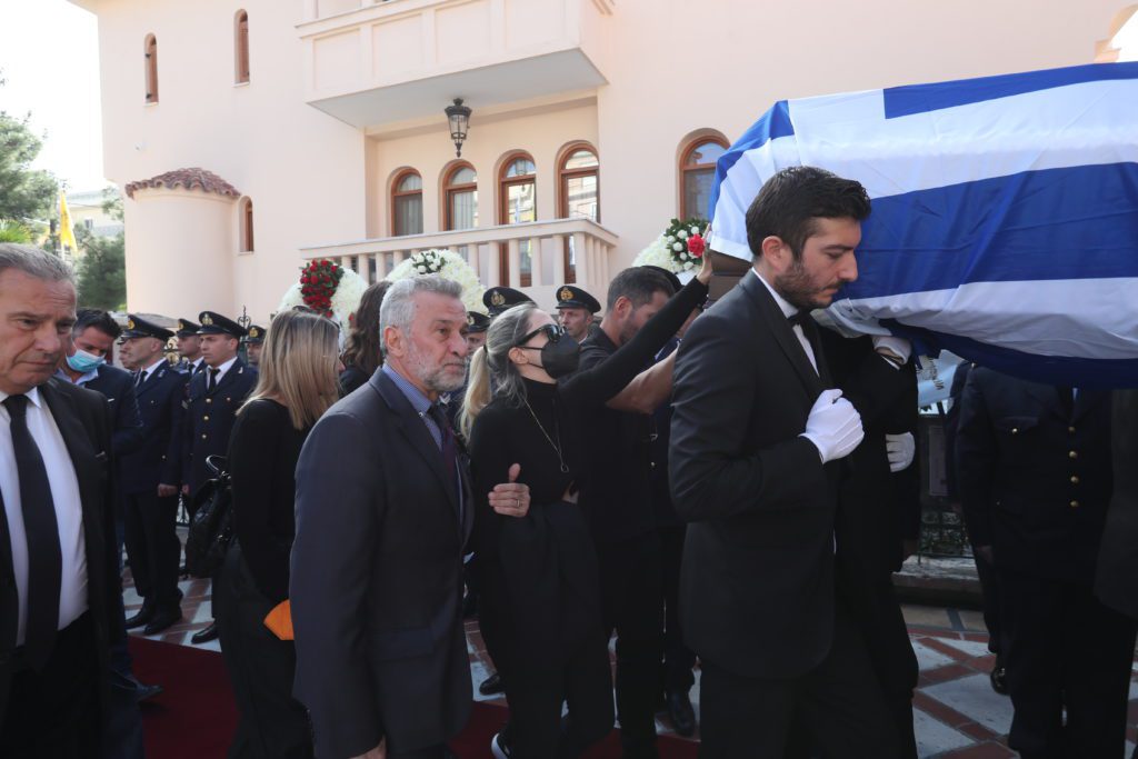 Σπαραγμός στην κηδεία του Αλέξανδρου Νικολαΐδη - Documento