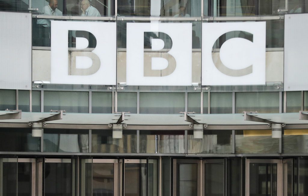 BBC: «Black-out» μετά την κατακραυγή για την απομάκρυνση του Λίνεκερ