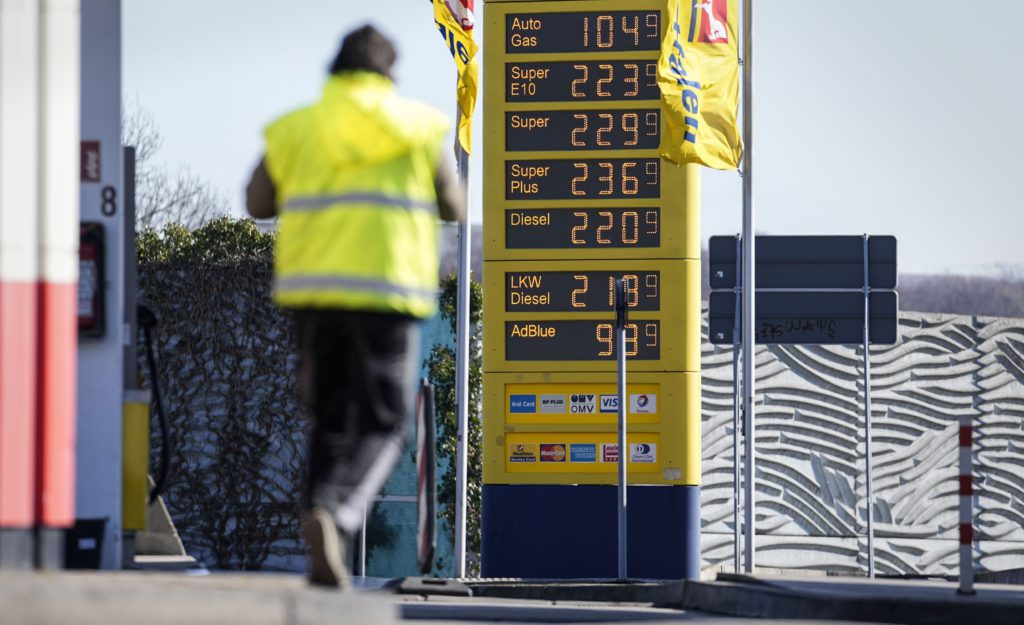 Bloomberg: Kίνδυνος να «ξεμείνει» από ντίζελ η Ευρώπη εξαιτίας των κυρώσεων