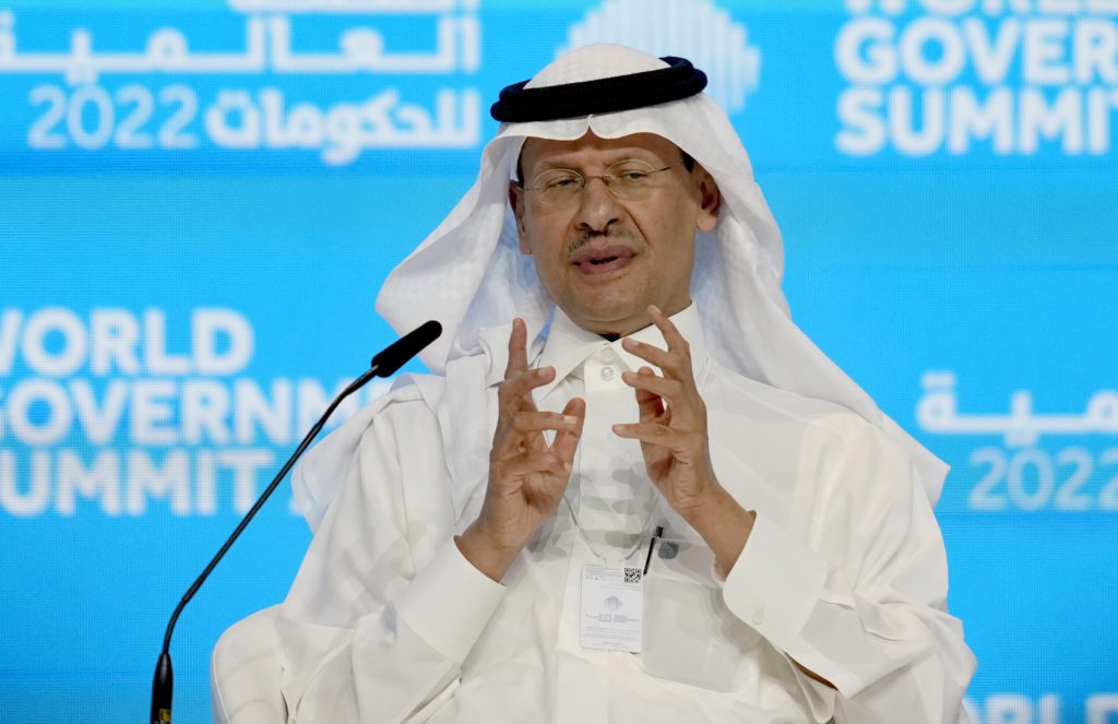 O υπουργός Ενέργειας της Σαουδικής Αραβίας «έκοψε» δημοσιογράφο του Reuters (Video)