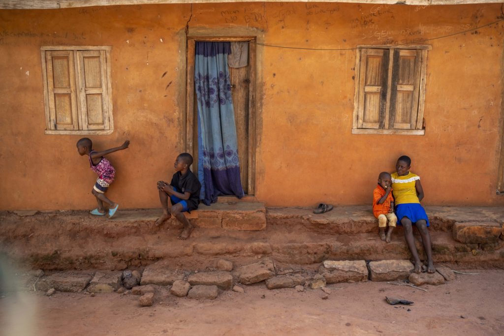 Γκάμπια: Αντιβηχικό σιρόπι ύποπτο για τον θάνατο δεκάδων παιδιών