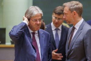 Eurogroup: Σήμα κινδύνου εκπέμπει ο Τζεντιλόνι, προειδοποιώντας για ύφεση