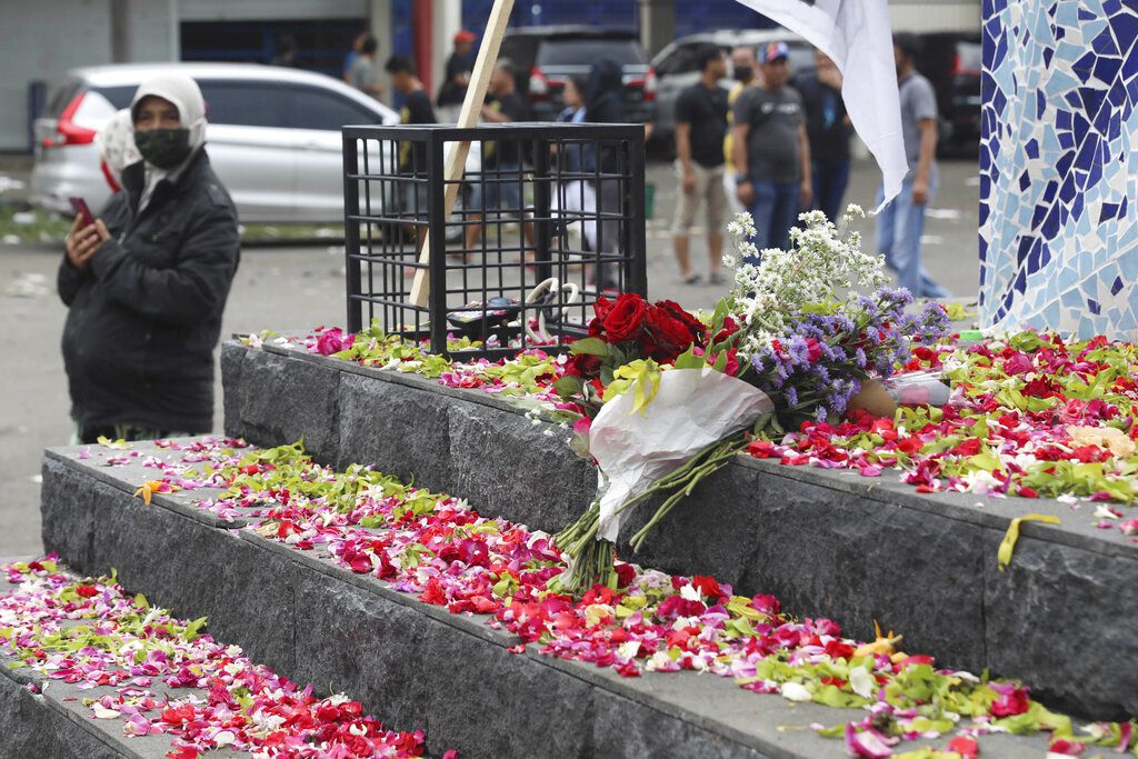 Ινδονησία: Στους 124 οι επιβεβαιωμένοι θάνατοι από την τραγωδία σε αγώνα ποδοσφαίρου