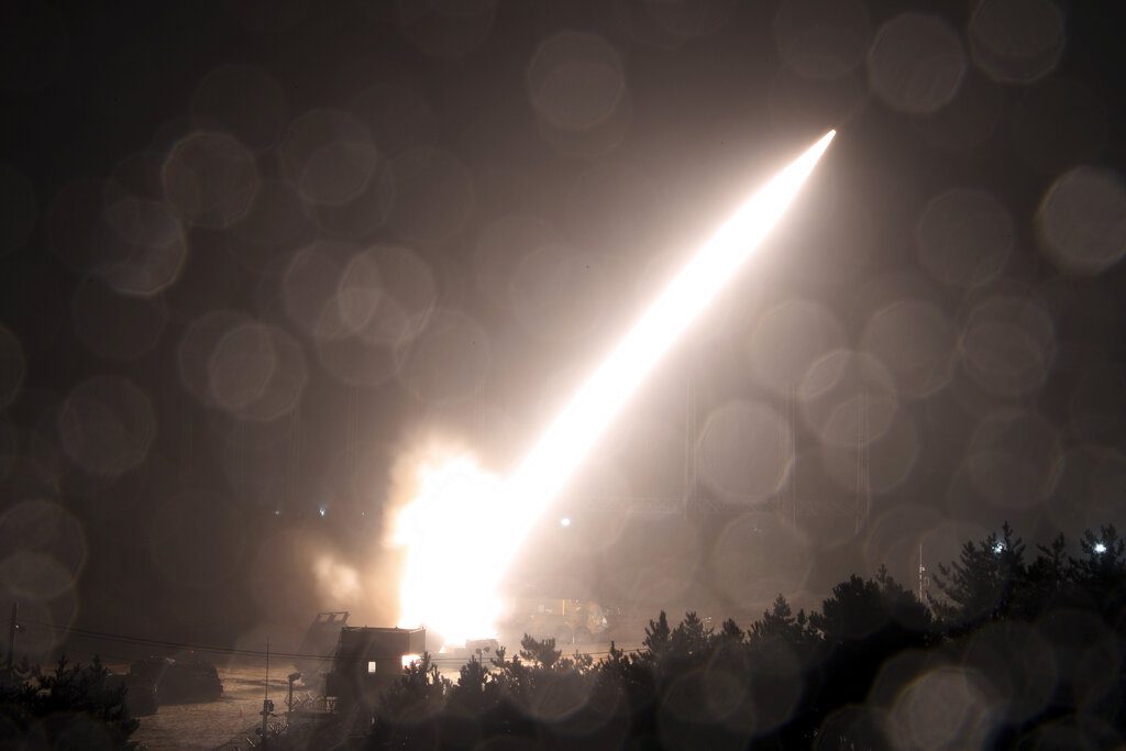 «Λάδι στη φωτιά» από Νότια Κορέα – ΗΠΑ που απαντούν στον Κιμ Γιονγκ Ουν με… πυραύλους (Photos)
