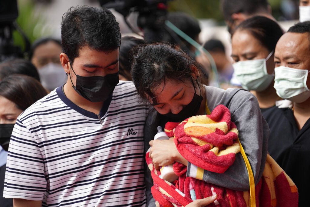 Ταϊλάνδη: Σοκ και θλίψη για το μακελειό στο νηπιαγωγείο – 37 νεκροί, κυρίως μικρά παιδιά (Photos)