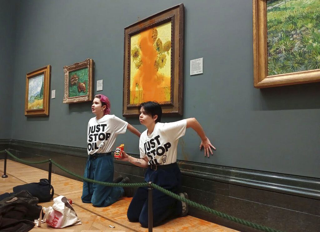 Βίνσεντ βαν Γκογκ: Ακτιβίστριες πέταξαν ντοματόσουπα σε διάσημο πίνακα