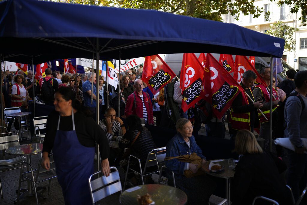 Μεγάλη κινητοποίηση στη Γαλλία για την αύξηση μισθών και το δικαίωμα στην απεργία